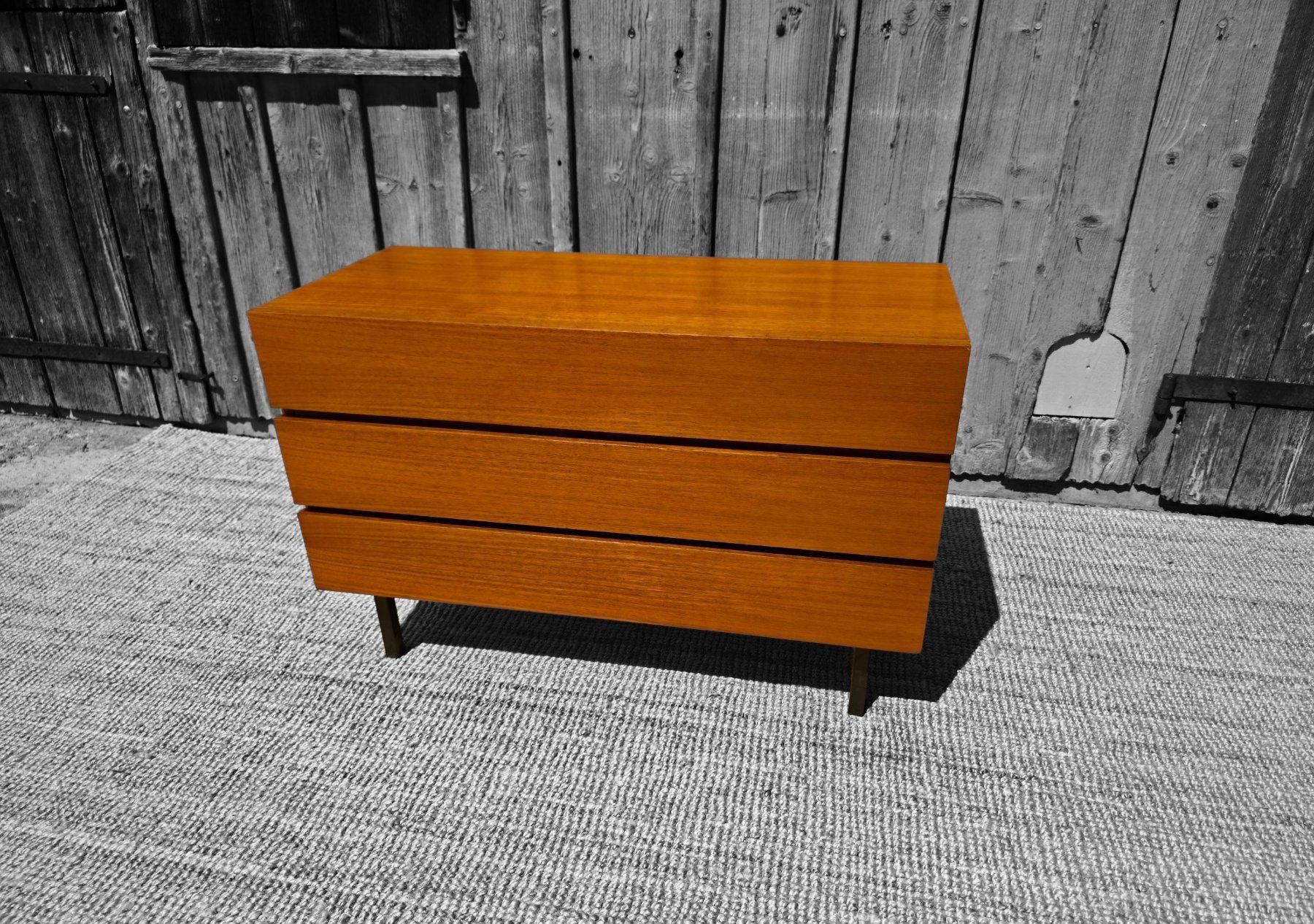 Commodes: Mid Century  Minimalist Sideboard Nussbaum – D'occasion à Haslen AI par Vintagelix 1