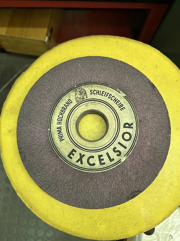 Tous les outils: Konische Schleifscheibe – D'occasion à Aarau par Soleil-sole