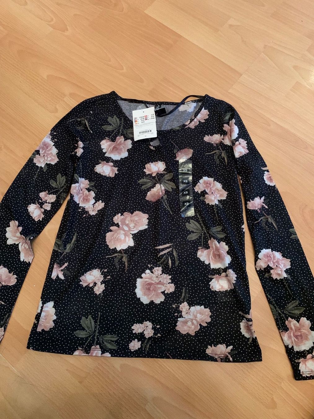 Pullover & Sweatshirts: Joli pull neuf t. xs – Gebraucht aus MEYRIN von Gwendo10