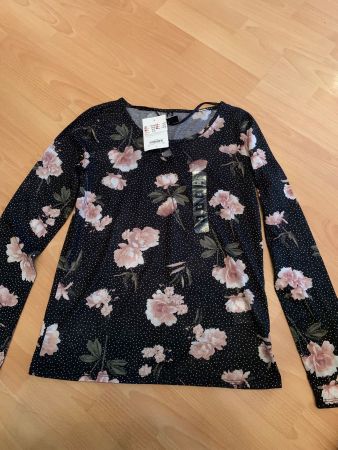 Joli pull neuf t. xs