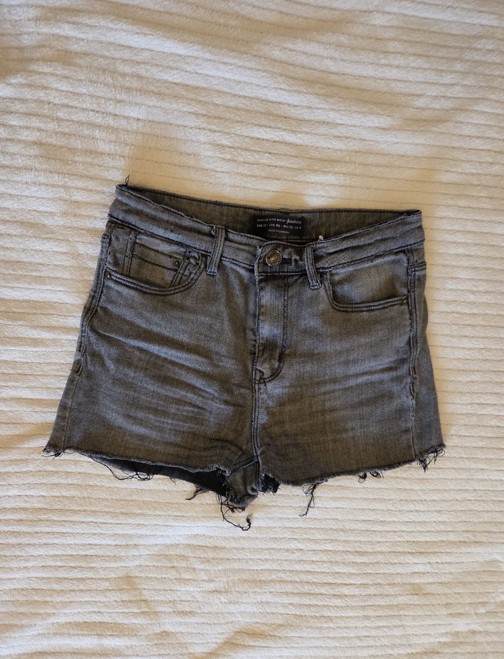 Stradivarius Hosen: short – Gebraucht aus Lausanne von hel_ll2g
