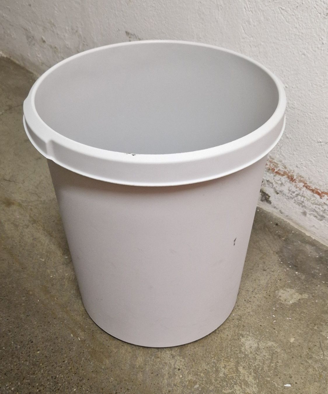 Cestini per rifiuti: Abfall Kübel/ Papier Kübel Hell Grau – Usato da Niederbipp venduto da Trude04 1