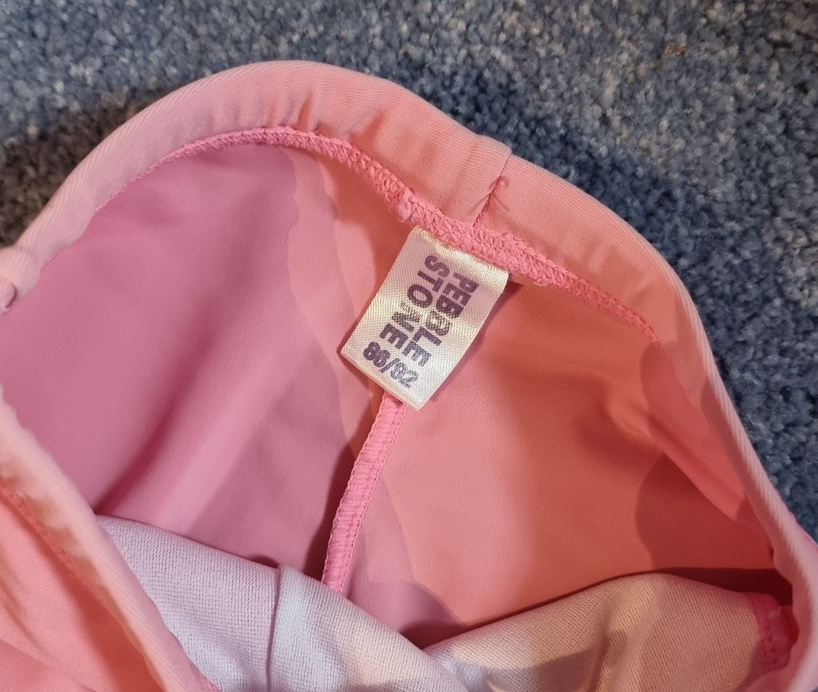 Disney Costumi da bagno & Bikini: Badeanzug Gr. 86/92 mit Minnie und Daisy – Usato da Feusisberg venduto da nijasci 3