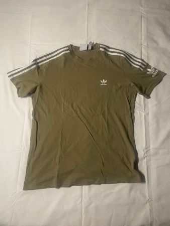 adidas Originals 3-Stripes T-Shirt– Olivgrün/Weiss – Herren