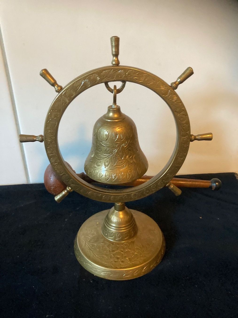 Campanacci mucche: Tischglocke in einem Steuerrad aus Messing – Usato da Zürich venduto da Chaeffeler 1