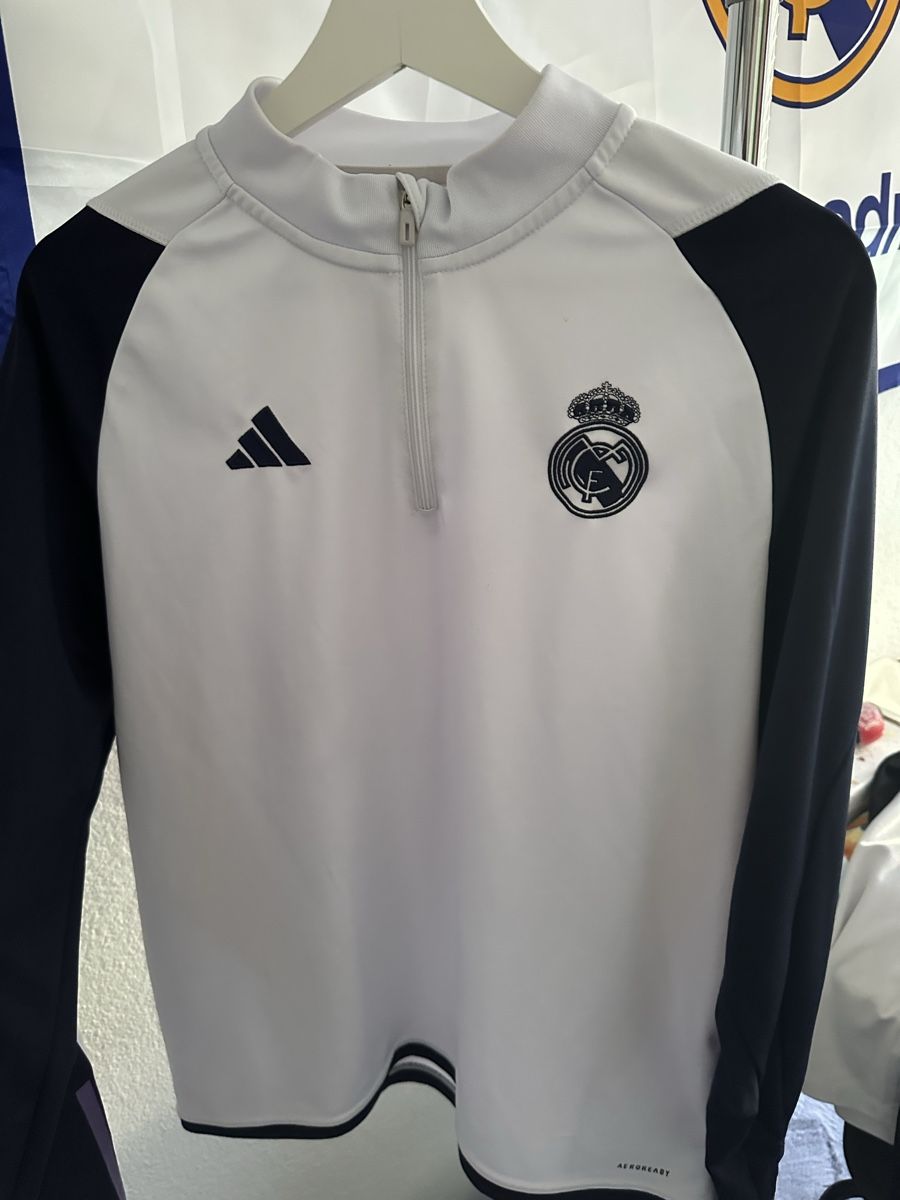 Adidas Costumes: Real Madrid Trainingsanzug Grösse L – D'occasion à Kehrsatz par shabirrezai27