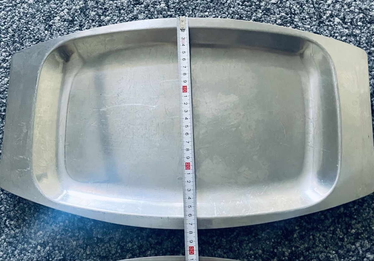 Piatti di portata: Tablett Serviertablett Metall mit Griffen 2 Stk. – Usato da Au ZH venduto da Jaggy4 5