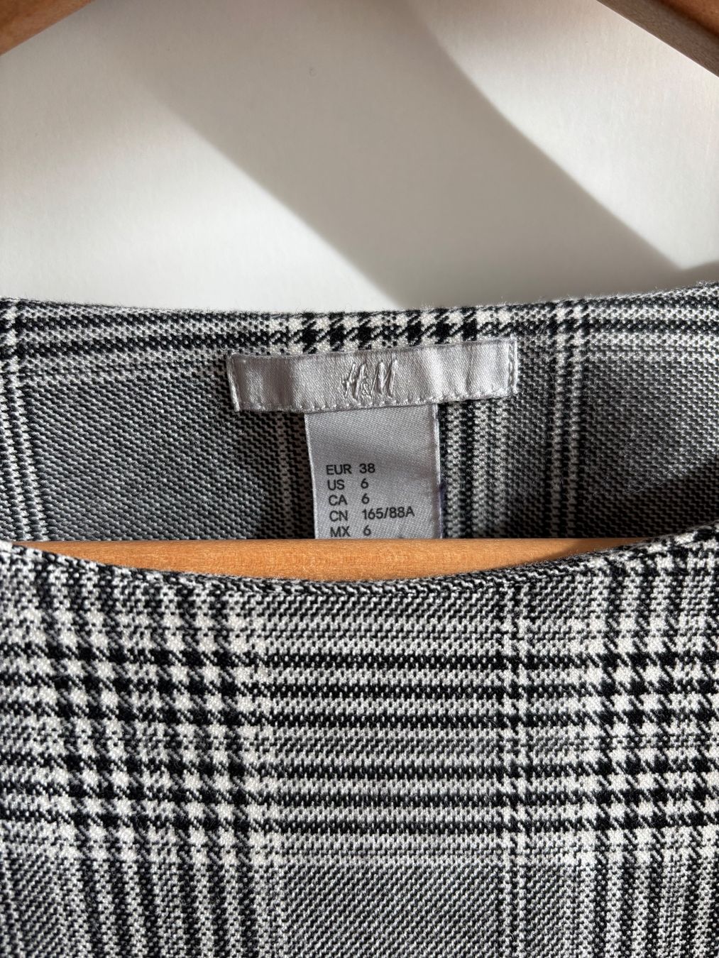 H&M Vestiti: Tailliertes Kleid mit Hahnentrittmuster – Nuovo (secondo la descrizione) da Niederrohrdorf venduto da Madoqua 5
