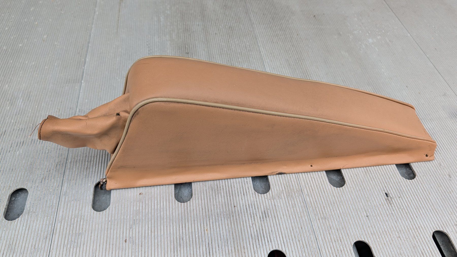 Triumph Tutti pezzi di ricambio auto: Mittelkonsole für Triumph GT6 oder Spitfire – Usato da Wuppenau venduto da Signum001 2
