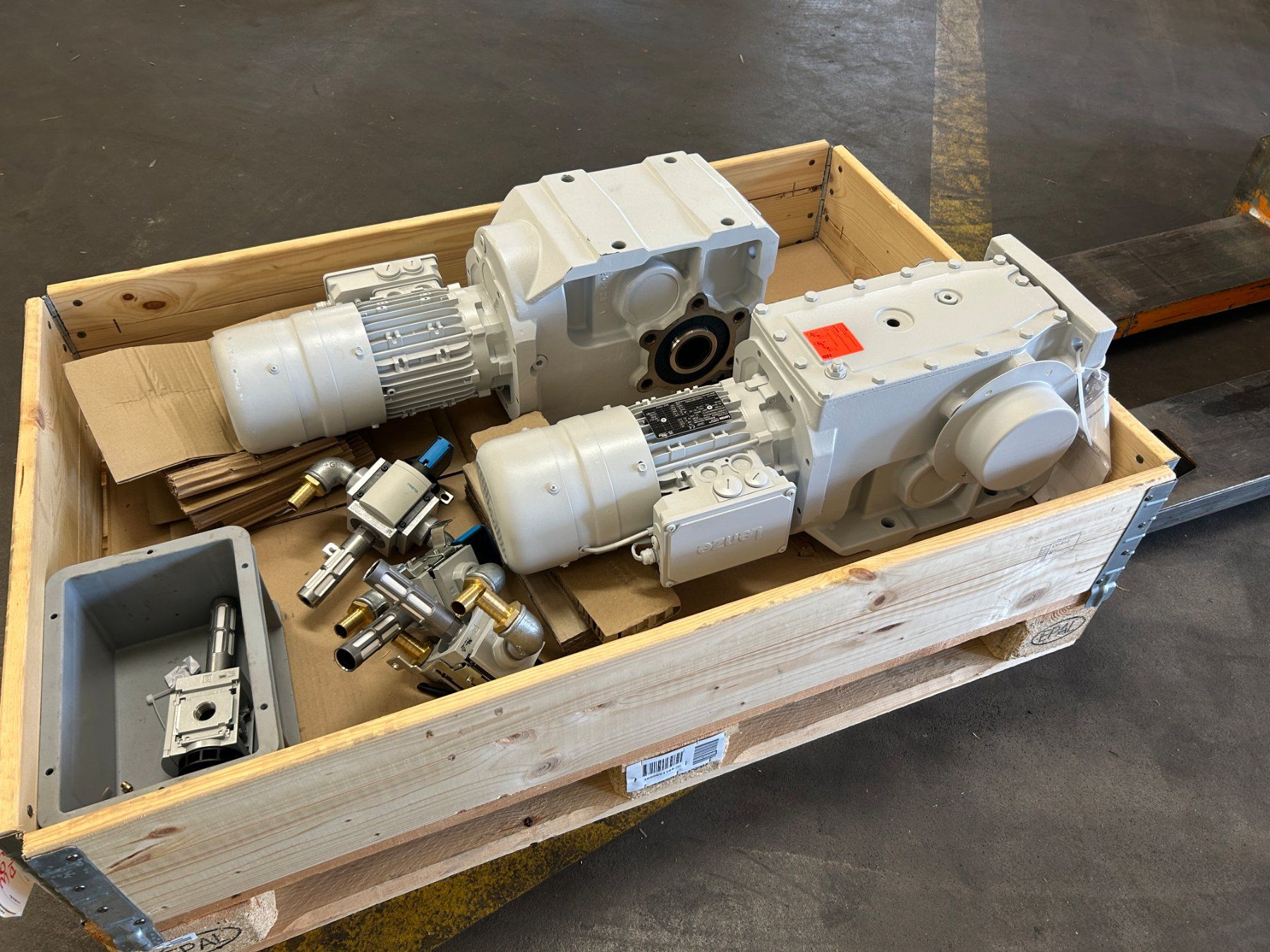 Motori: 2 Neue Elektro- Getriebemotore – Nuovo (secondo la descrizione) da Zofingen venduto da Maschinenfabrik