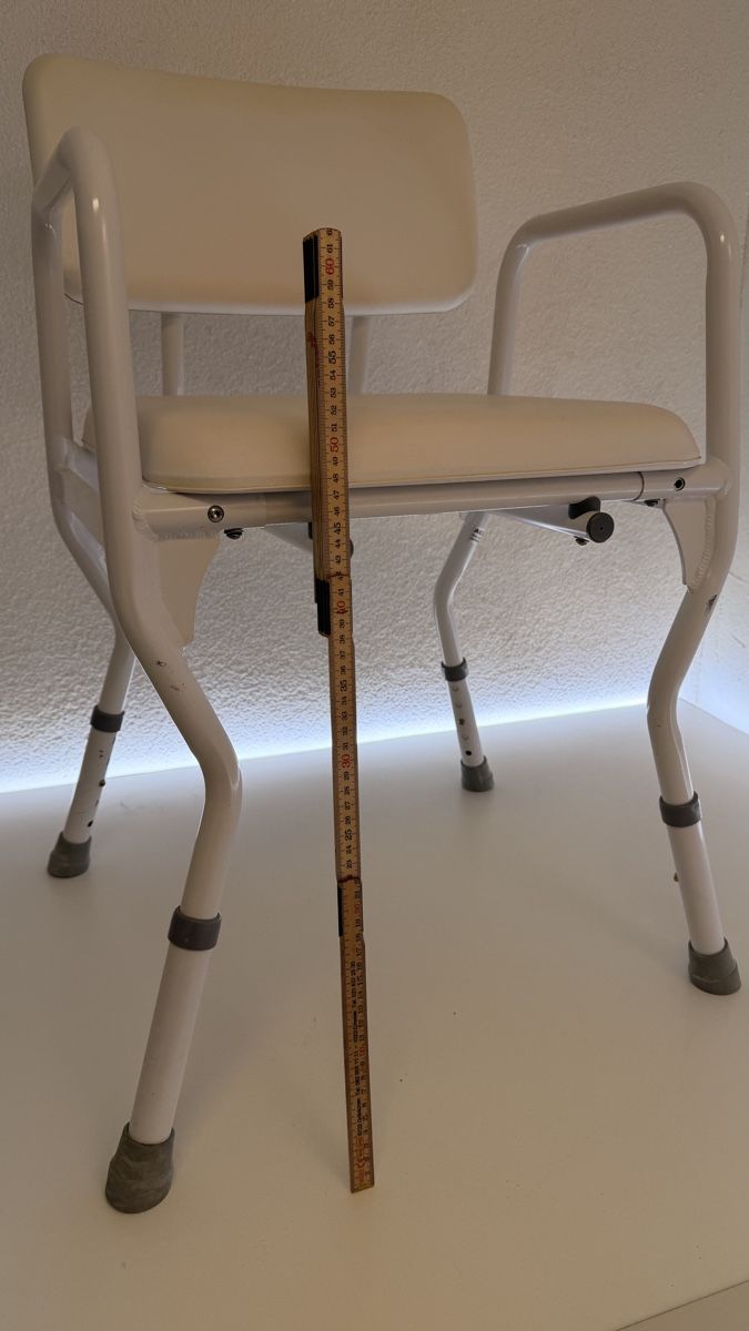 Sgabelli: Duschhocker weiss, verstellbar, top Zustand, – Usato da Rotkreuz venduto da perlengott 2