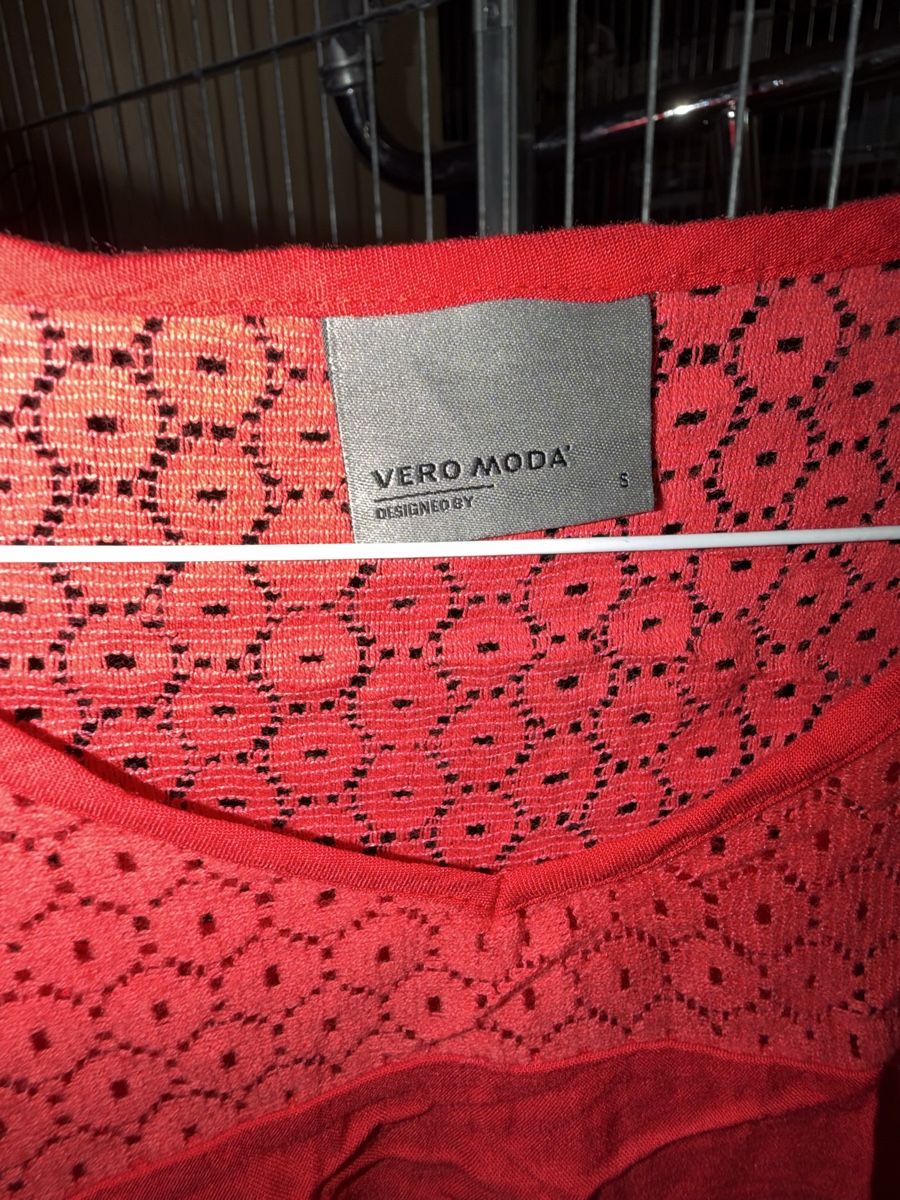 Vero Moda Tops: Vero Moda Top rot mit Spitzenbesatz – Neu (gemäss Beschreibung) aus Biel/Bienne von Peeeep10 1