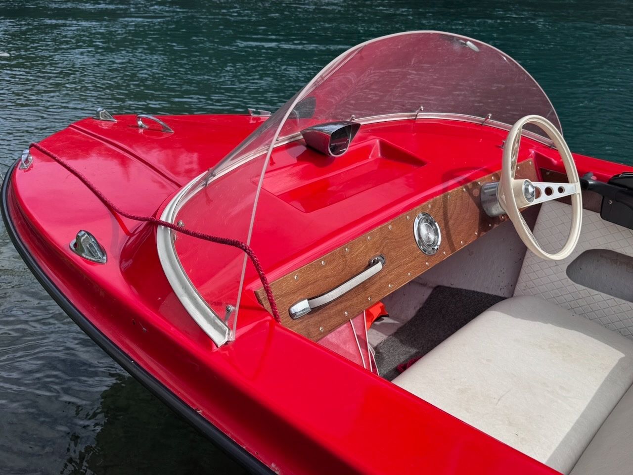 Boote: 8-PS Motorboot 4-plätzig – Gebraucht aus Herrenschwanden von Domperignon 2