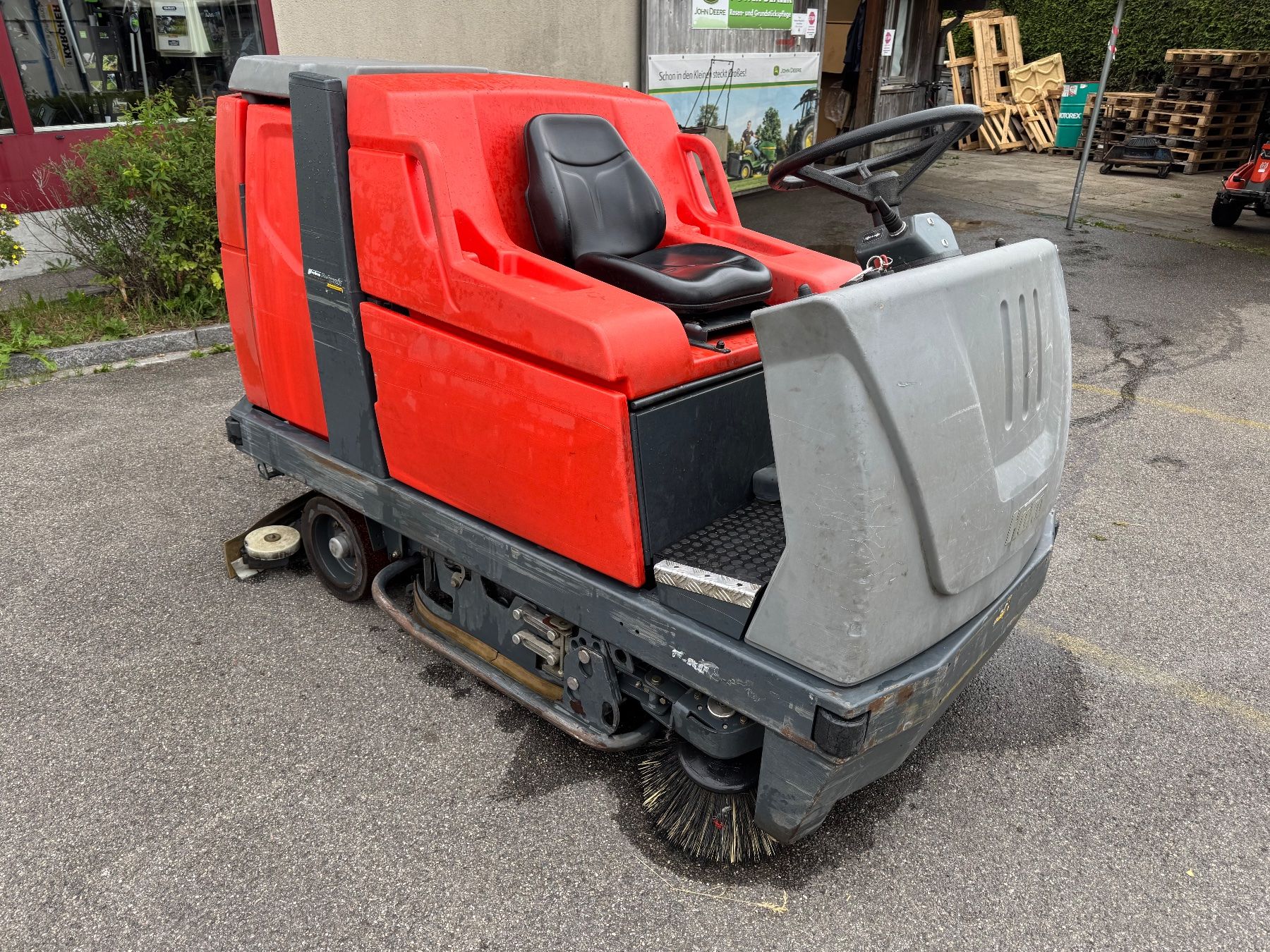 Hako Toutes les machines: Scheuersaugmaschine Hako B310R gebraucht – D'occasion à Zäziwil par Motorgeraete 1