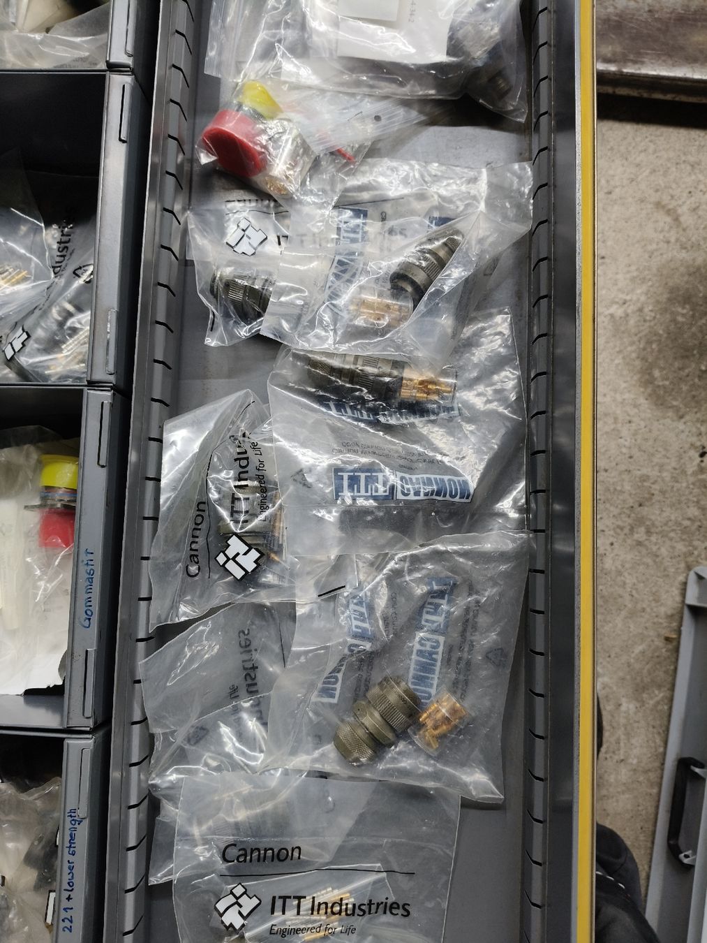 Accessori per altri veicoli: Cannon ITT Stecker Posten – Nuovo e nell'imballaggio originale da Niederrohrdorf venduto da bancholio 1