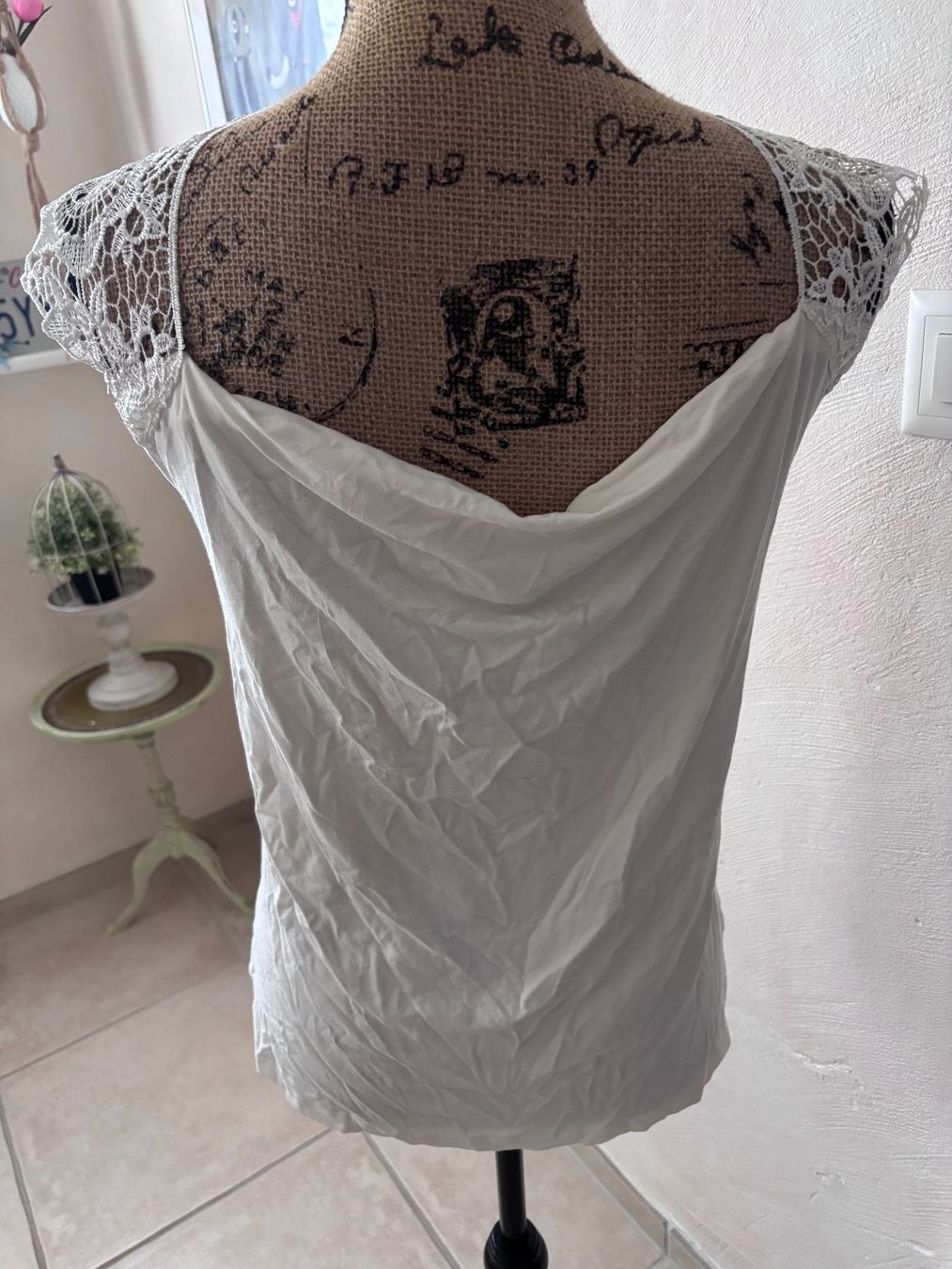 T-Shirts: Spitzen Shirt offwhite one Size – Gebraucht aus Balsthal von Uroby 2