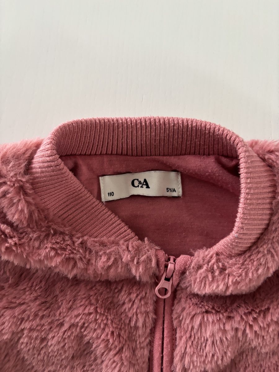 C&A Giacche & Cappotti: Kuschelige Mädchenjacke Gr. 110 – Usato da Wangen an der Aare venduto da Semadeni13 1