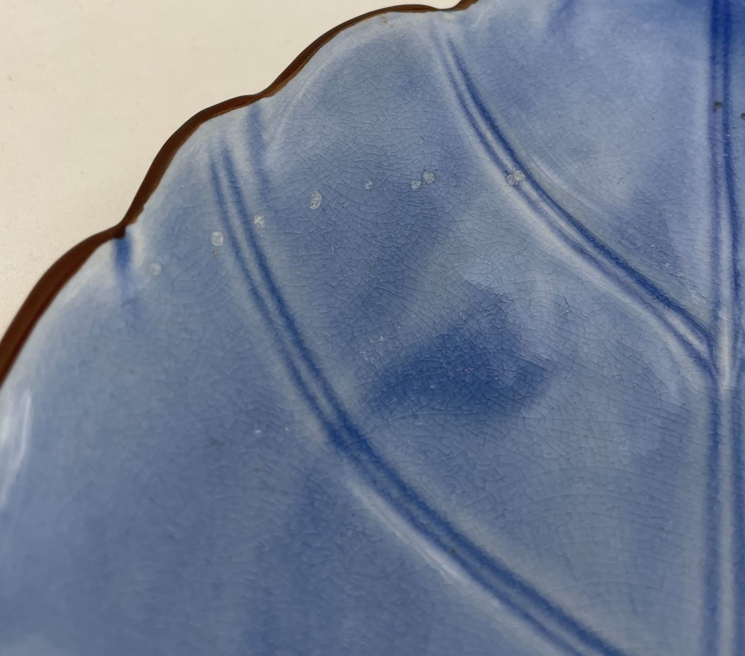 Piatti: Assiette-plat bleu en forme de feuille – Usato da Lausanne venduto da PlusValue_Lausanne 3