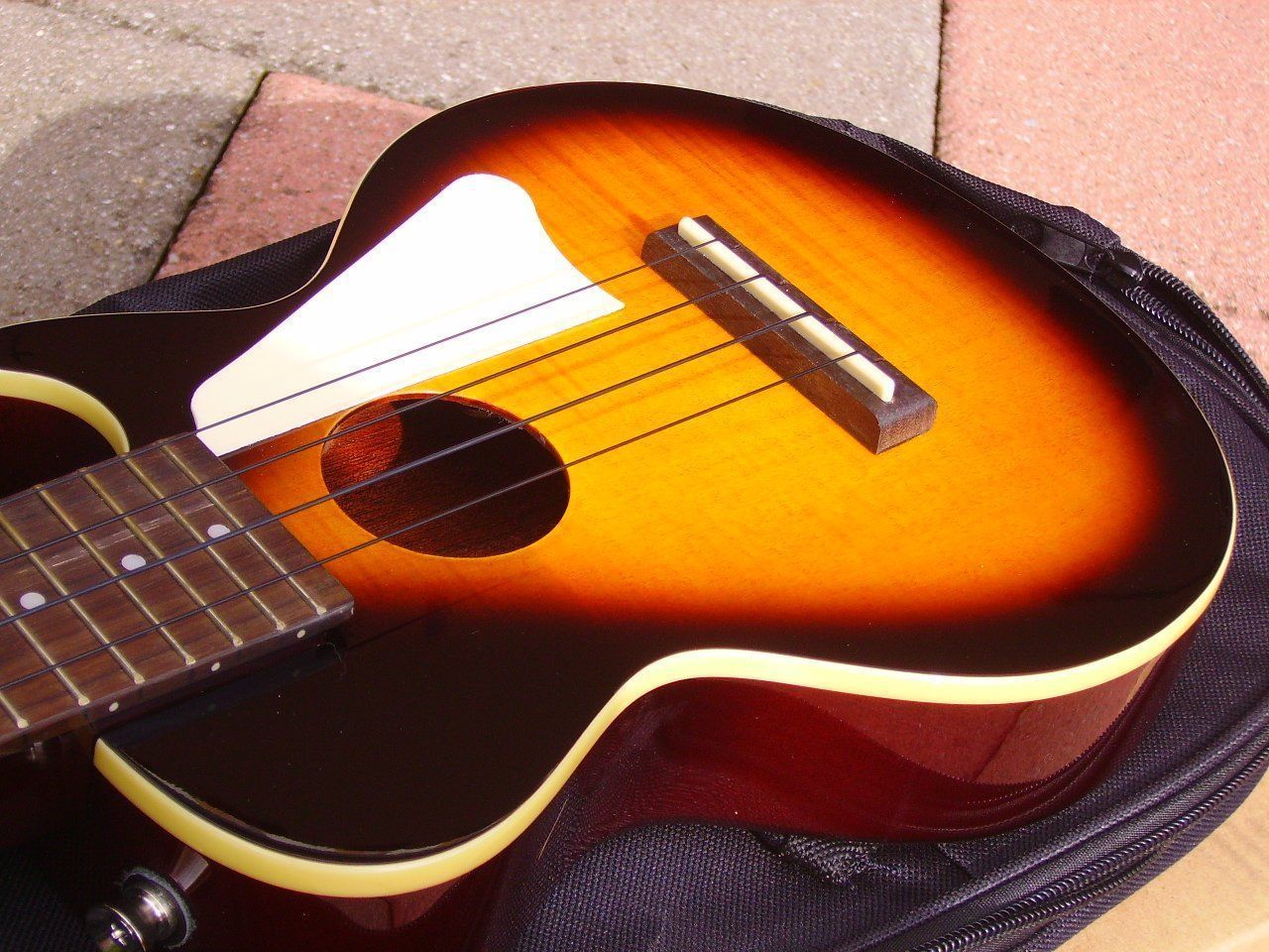Epiphone Strumenti musicali: spezielle Sopran-Ukulele EPIPHONE – Nuovo (secondo la descrizione) da Wöschnau venduto da Musikhaus-Luethy5012 2