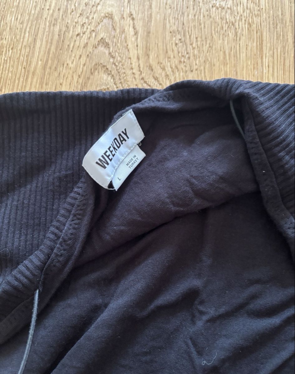 Weekday Top: Weekday Crop Top, schwarz, Grösse L – Usato da Biel-Benken BL venduto da frauvomfluss 2