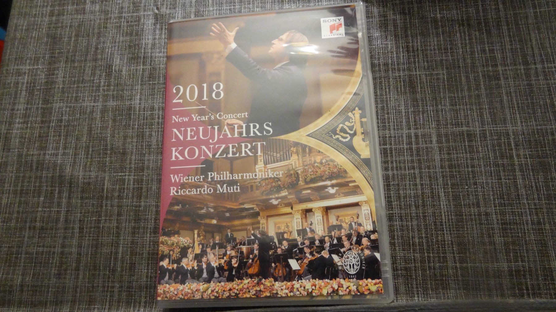 Tutti i DVDs: Neujahrskonzert 2018 DVD – Usato da Olten venduto da Disc-Ausverkauf