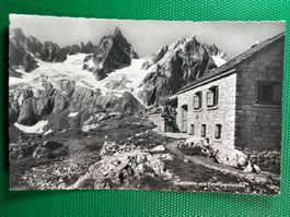 Sustlihütte mit Fünffingerstöcke