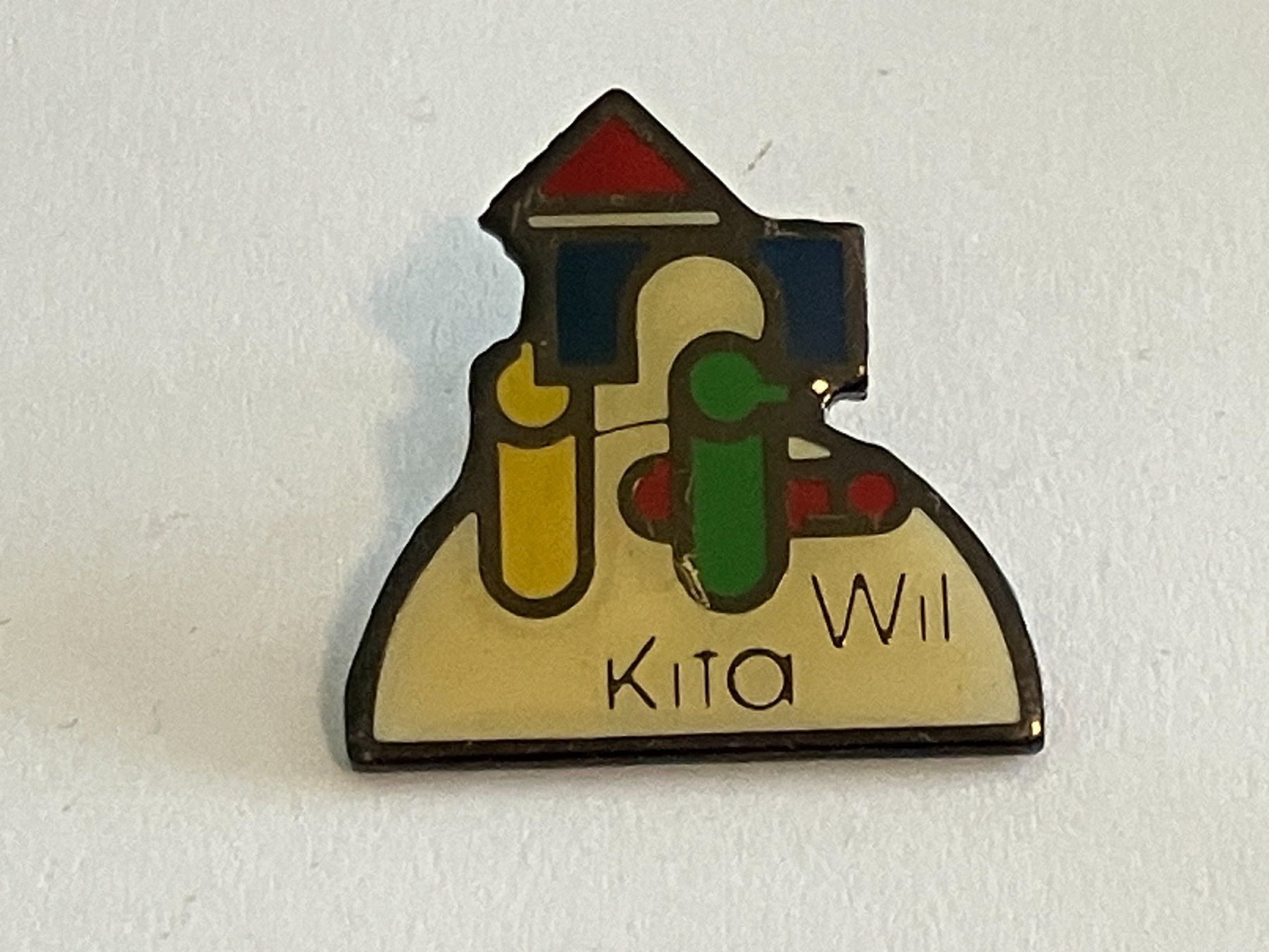 Plaketten & Abzeichen: 1 Pin KiTa Wil – Gebraucht aus Basel von djwwpp