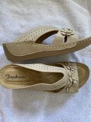 Chaussures femmes: NEUE SCHLUPFSANDALETTE GR 41 – D'occasion à pratteln par Mickely1 3
