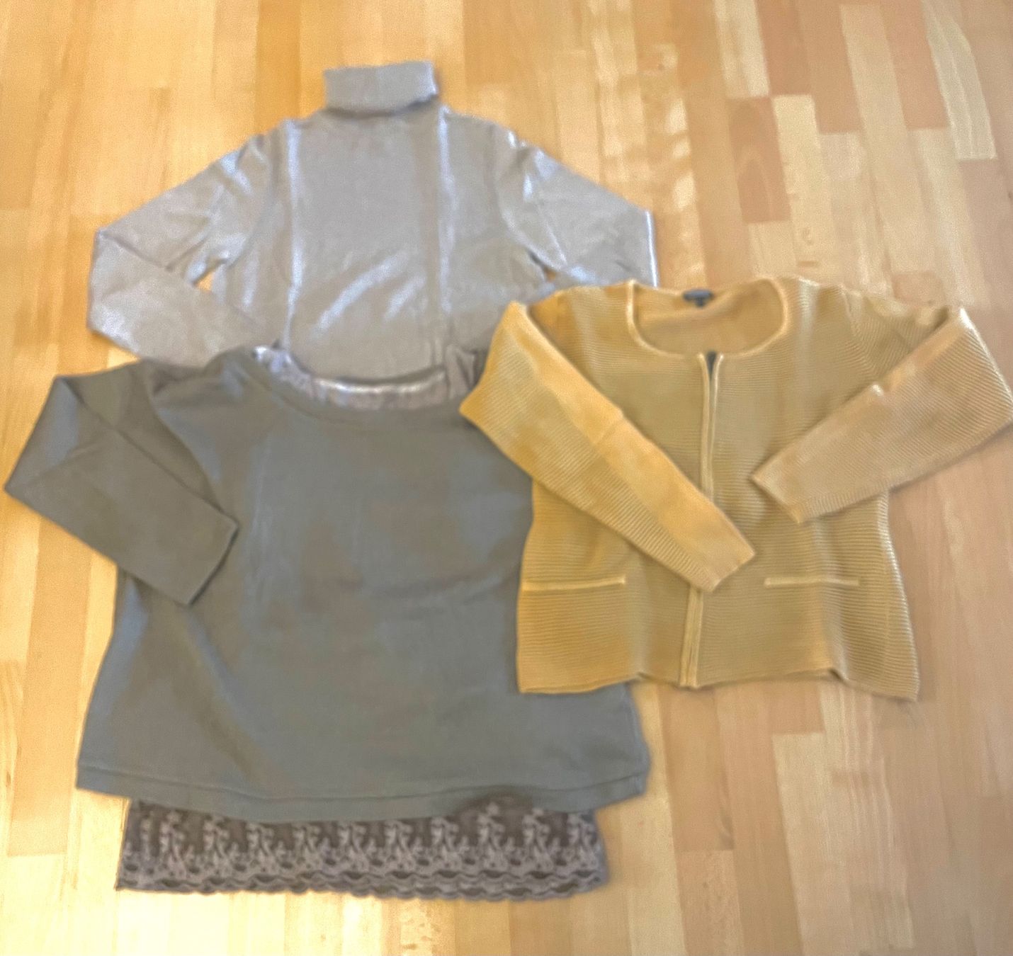 Lotti di vestiti: Kleiderpaket Pulli und Schals / 6-teilig / Grösse 38 – Usato da Winterthur venduto da LESA1015 1