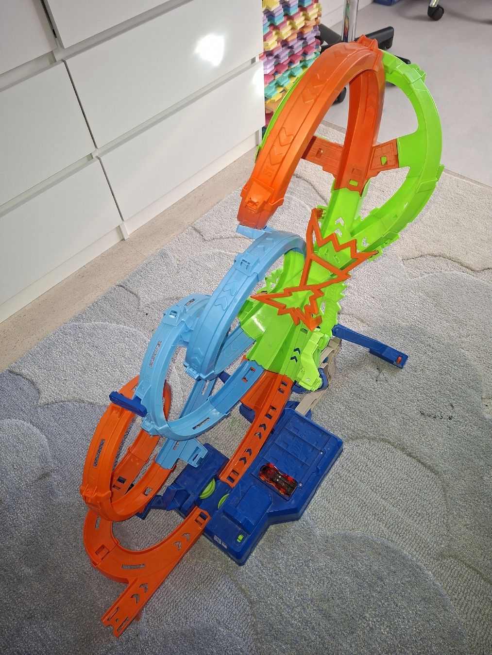 Hot Wheels Rennbahnen: Hot Wheels Rennbahn mit Looping  – Gebraucht aus Zäziwil von Maarty