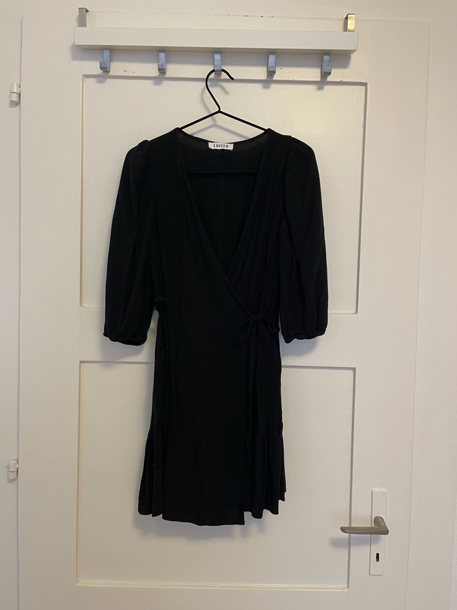 Vestiti: Edited schwarzes Wrapkleid M – Usato da Zürich venduto da flo_8x2x 2