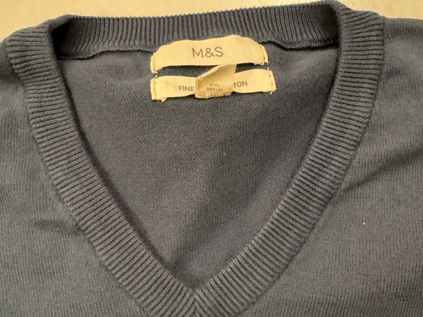 Pullover & Sweatshirts: WIE NEU - M & S Herren V-Pulli - Gr. XXL – Gebraucht aus Bad Ragaz von kpo_b7ph 1