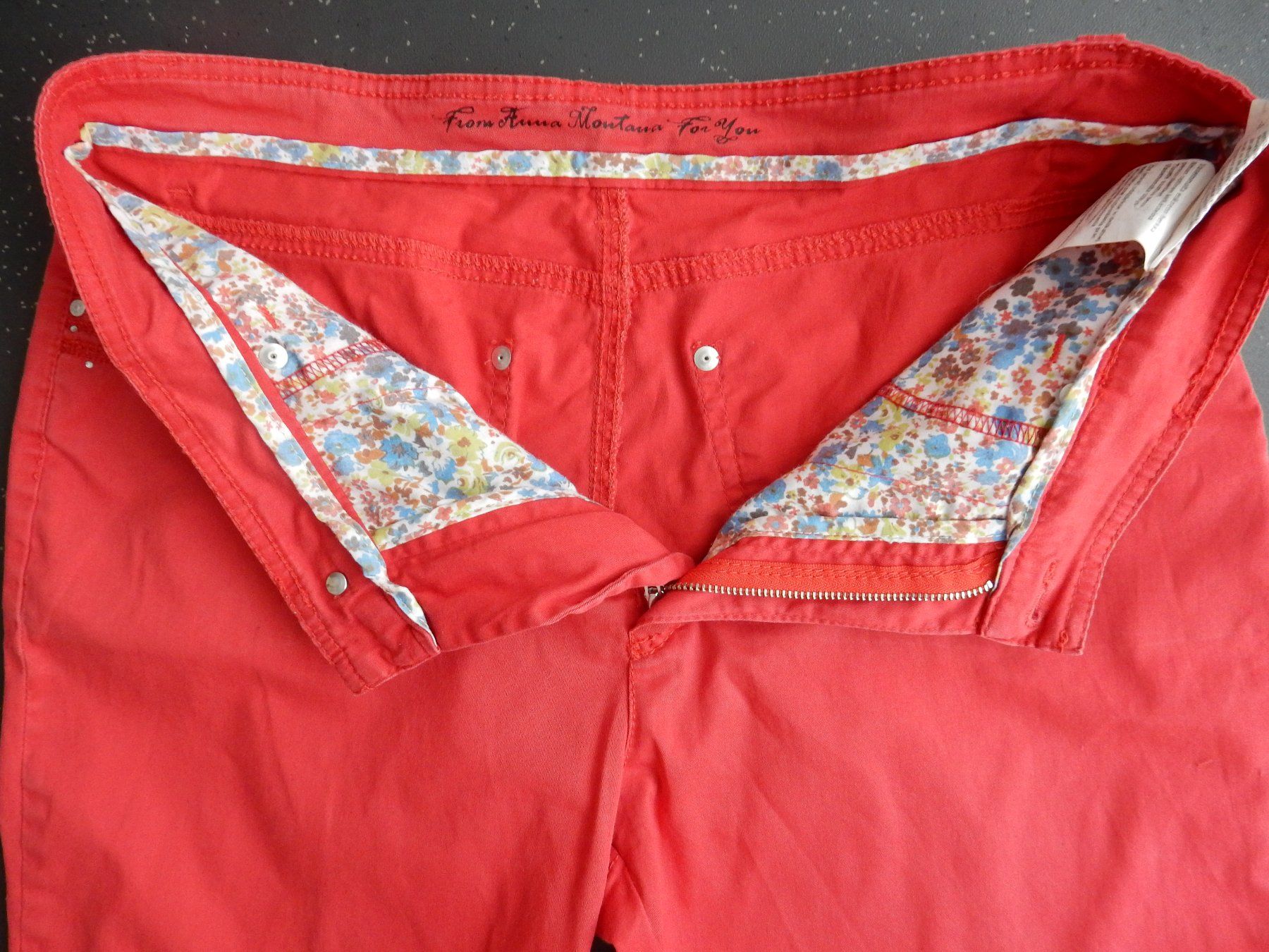 Pantaloni: Hose Caprihose Sommerhose 40 rot mit Glitzer – Difettoso da Jona venduto da simongarden 2