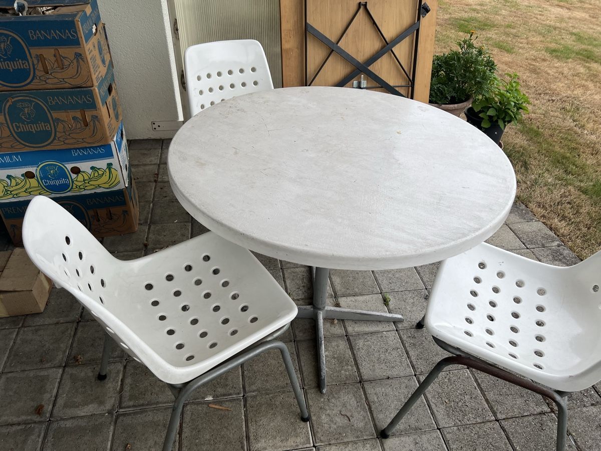 Set de table et chaises: Runder Gartentisch mit 5 Stühlen – D'occasion à Schöftland par mamajasima5