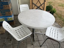 Runder Gartentisch mit 5 Stühlen