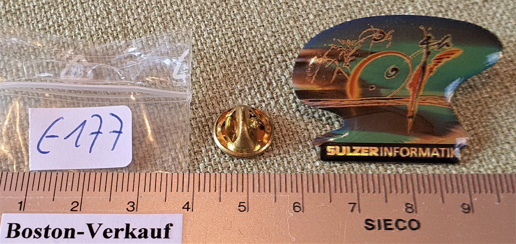 Spille & Fermagli: E177 - Pin SULZER Informatik Kunst Pin – Usato da Reinach BL venduto da Boston-Verkauf 2