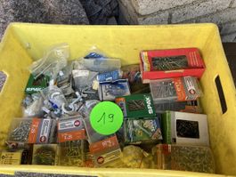 Box voll mit Schrauben 
