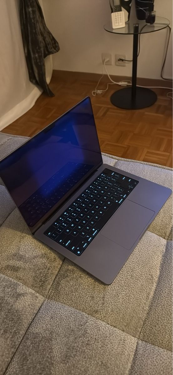 Apple Notebooks: MacBook Pro 14’’ M3 rétro-éclairage HS. Défectueux, – Defekt aus Morges von Abel. 1