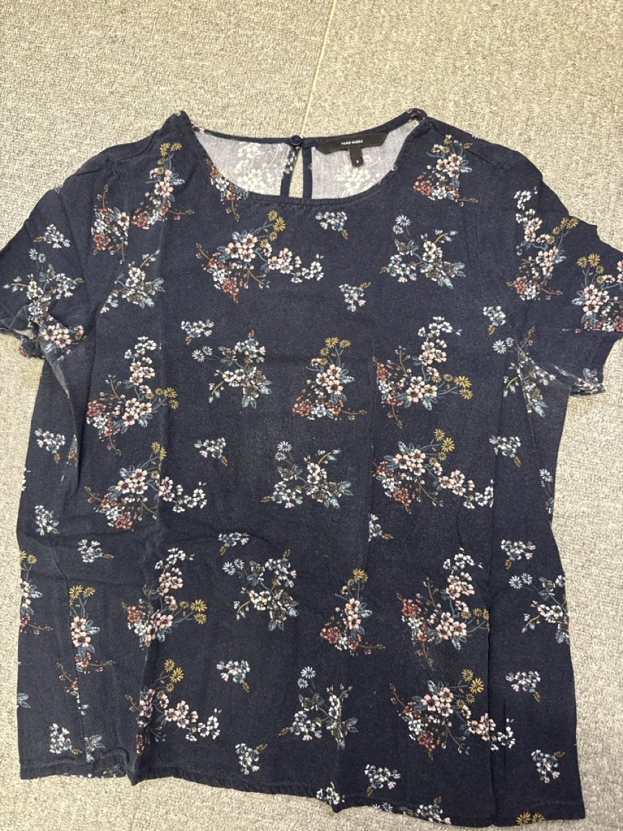 Vero Moda Blusen: blaue veromoda bluse mit blumen, grösse s – Gebraucht aus Goldach von Pw1427