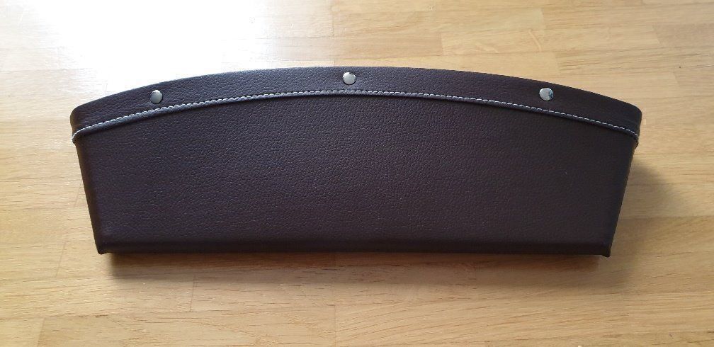 Tutti pezzi di ricambio auto: Tasche zw. Autositz und Mittelkonsole – Usato da Bottighofen venduto da Miatax5 1