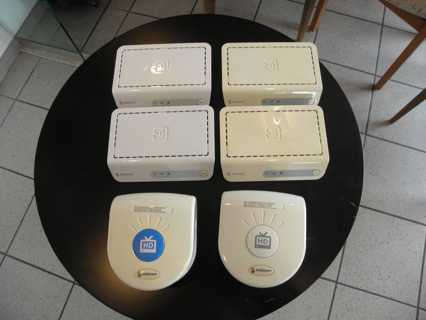 Unità & Adattatore: 4+2 WLAN Conection Kit/Multimedia Wireless Adaptor Swisscom – Usato da Bischofszell venduto da Museumscafe 4