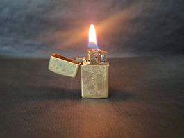 1 ZIPPO Feuerzeug Venetian Slim Brass Dünn vintage 2009 ?