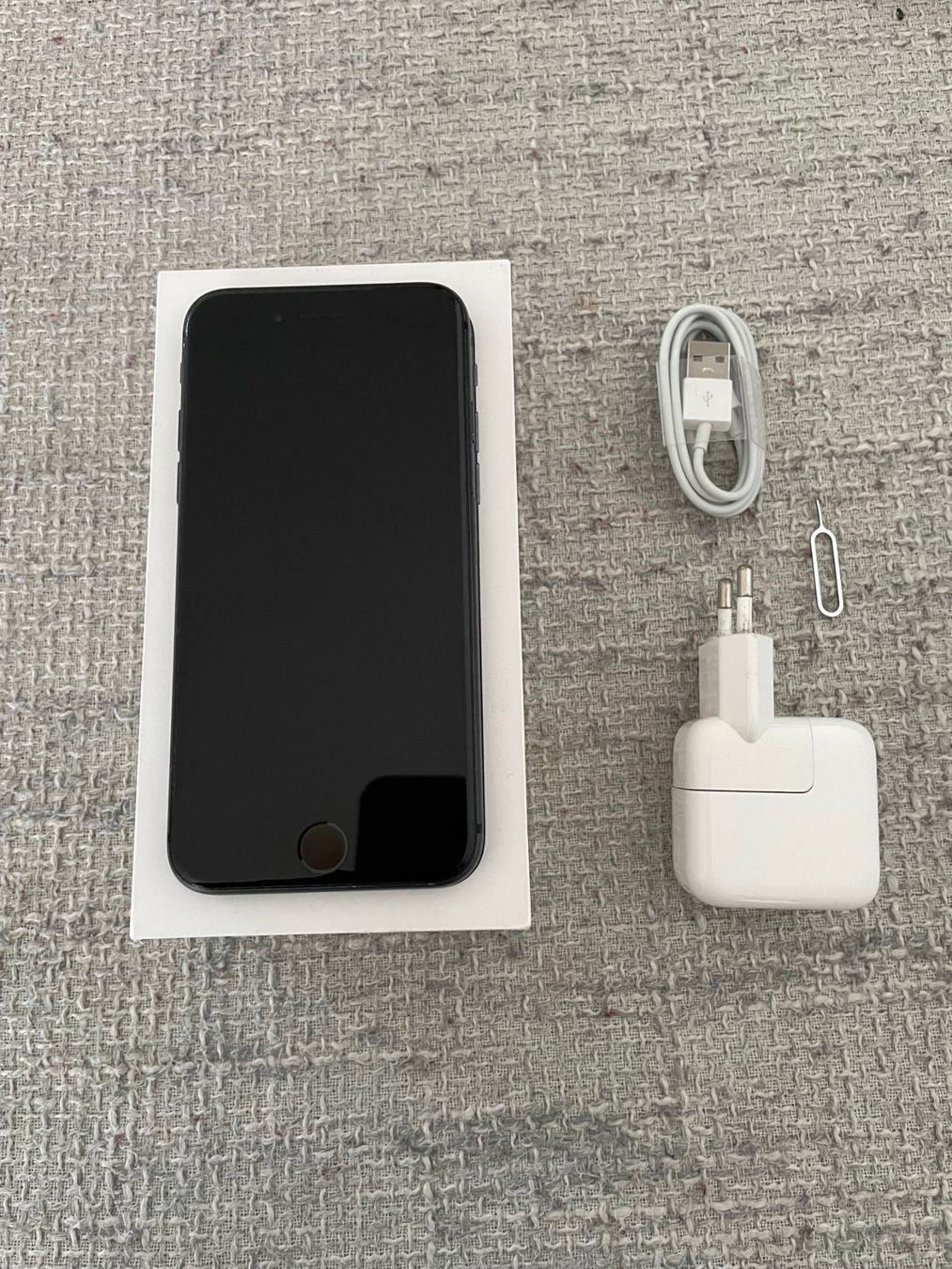 Apple Handys / Smartphones: iPhone 8 - black - 64GB - läuft einwandfrei – Gebraucht aus Adligenswil von