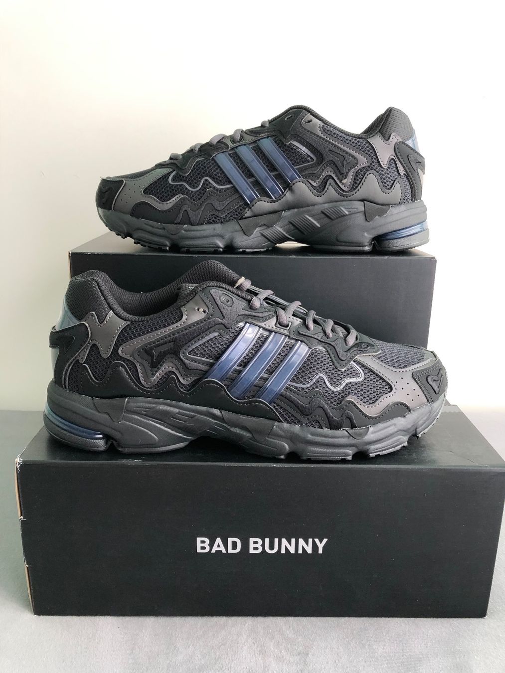 Adidas Scarpe da uomo: Adidas Bad Bunny Response CL EU 40.5 – Nuovo (secondo la descrizione) da Baar venduto da tortuga72