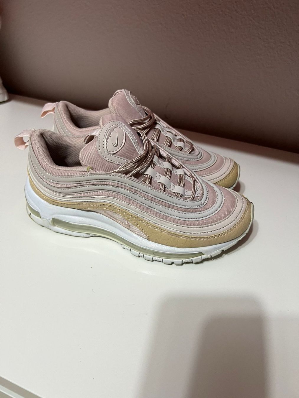 Scarpe da donna: Nike Air Max 97 rosa – Usato da Lupfig venduto da Pluribus 1