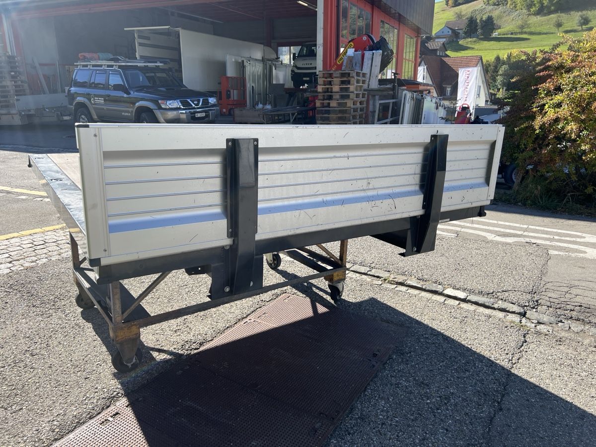 Volkswagen Tutti i ricambio: Pritsche VW T 5 / T6 – Usato da Hundwil venduto da panzermech 3
