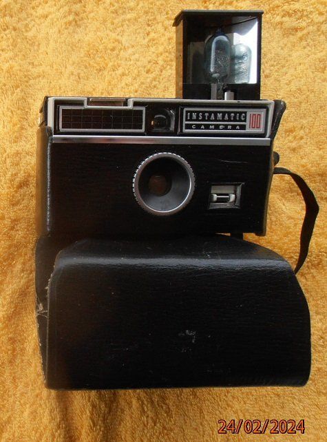Kodak Kamera: "KODAK INSTAMATIC 100" – Gebraucht aus Gossau SG von Roco1 2