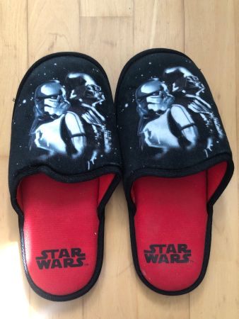 Hausschuhe Star Wars Grösse 45 schwarz rot guter Zustand