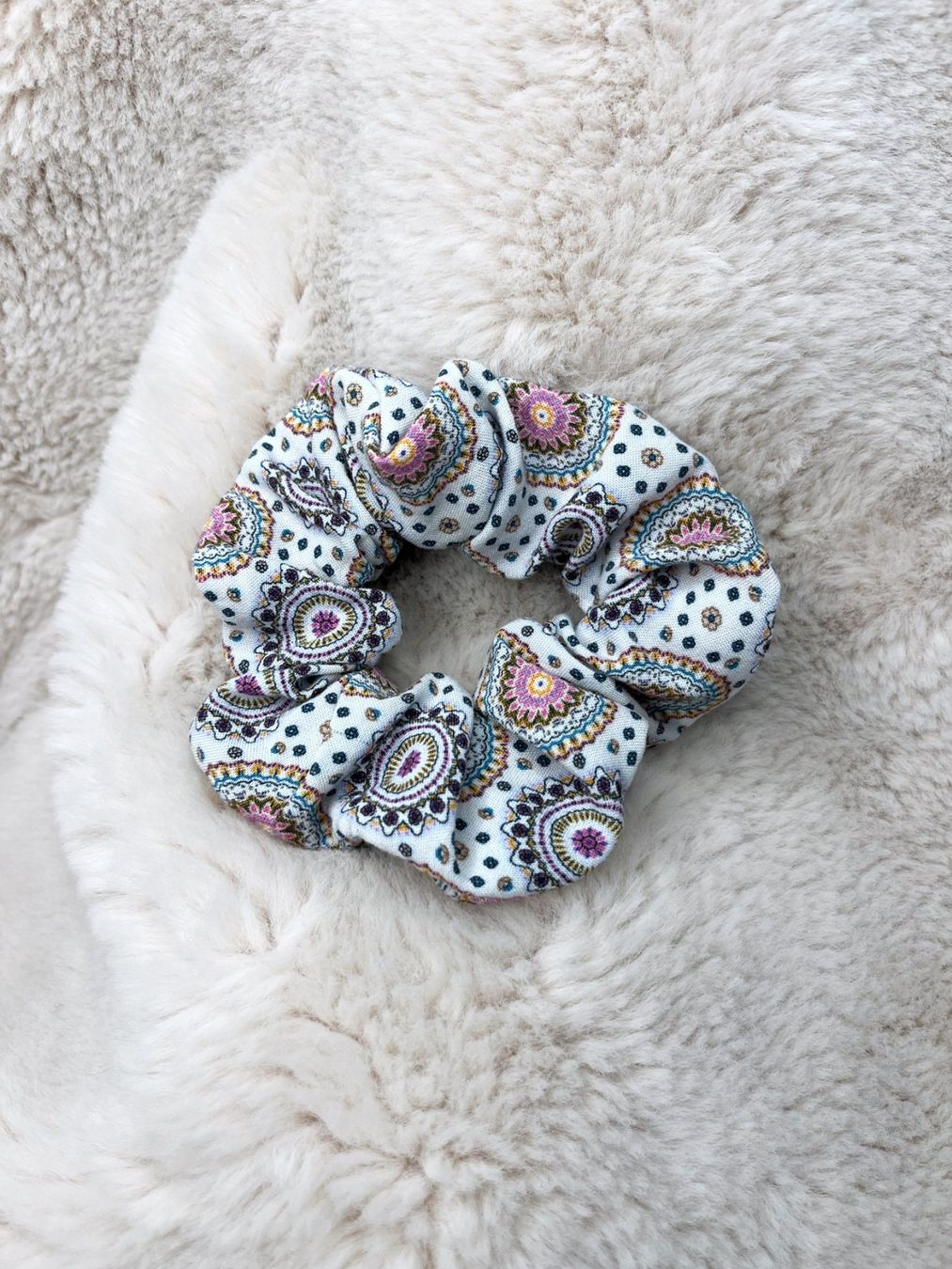 Haarschmuck: Scrunchie Upcyclé Fait-main "hyper-stretch" - Taille classic – Neu und originalverpackt aus Villars-sur-Glâne von maeva_christan_mc