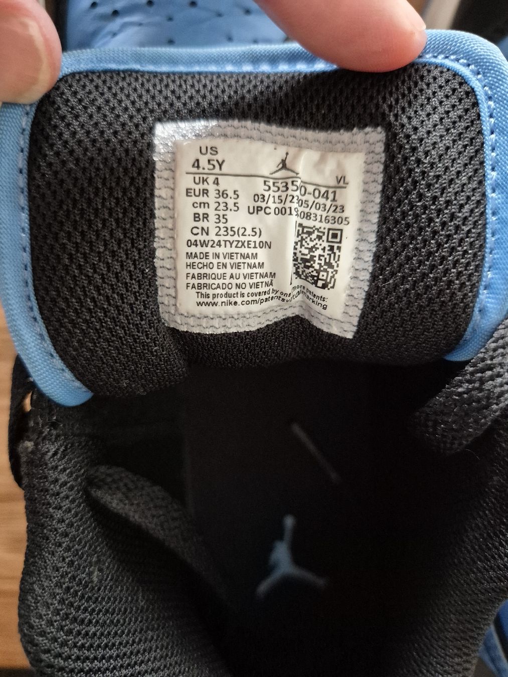 Jordan Scarpe per ragazzi: Nike Jordan Schuhe Grösse 36.5 Schwarz / Hellblau – Usato da Arni AG venduto da Zuerich010 1